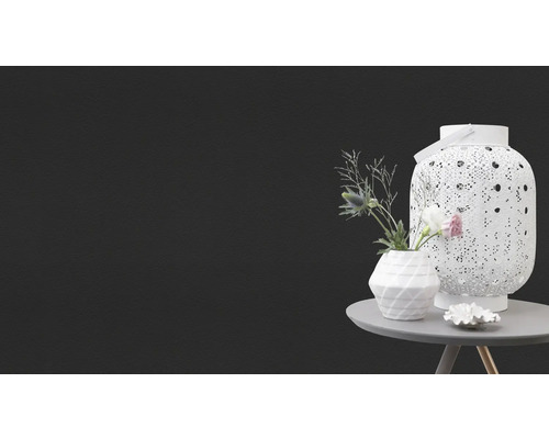 Dekorative Szene mit Laterne, Vase und Tisch