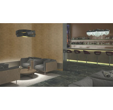 Scène avec coin salon et bar avec tabourets de bar