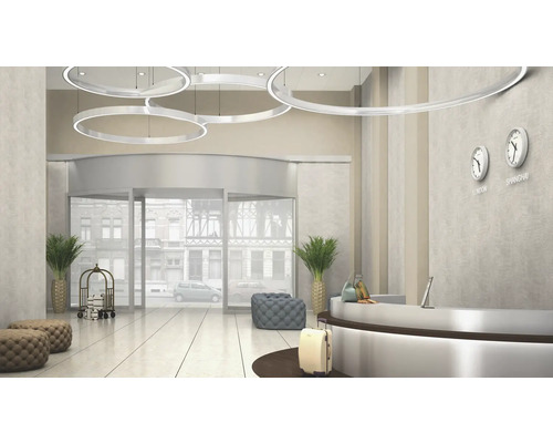 Hall d''entrée avec réception, porte tambour, lampes rondes et horloges de fuseaux horaires