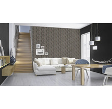 Salon avec canapé, table à manger et escalier