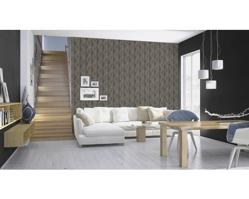 Wohnzimmer mit Sofa, Esstisch und Treppe