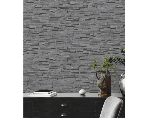 Papier peint imitation pierre grise dans un intérieur