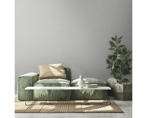 Intérieur lumineux avec canapé modulable vert, table basse, plante d''intérieur et tapis