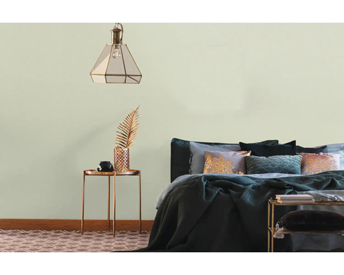 Chambre avec lit, table de chevet et suspension