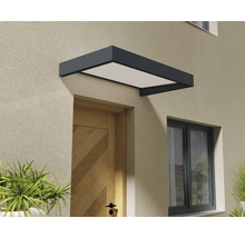 Haustürvordach über einer Holztür an einer Fassade