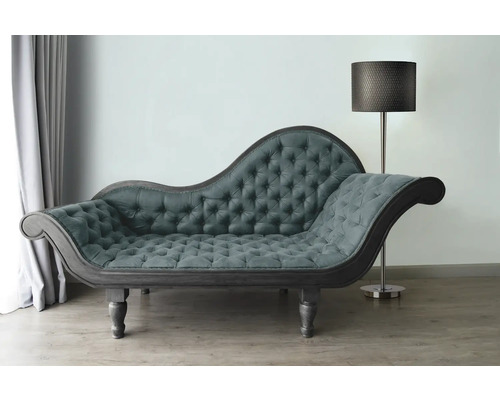 Chaise longue avec capitonnage et lampadaire