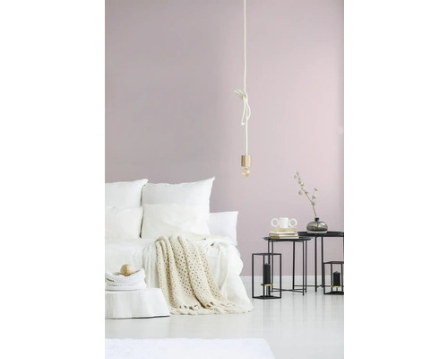 Chambre avec lit, tables de chevet et suspension