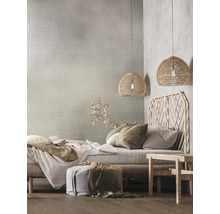 Chambre à coucher lumineuse avec lit, lampes et papier peint à motifs