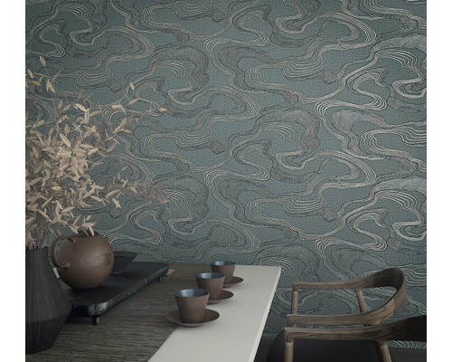 Tapete mit gewelltem Muster im japanischen Stil an einer Wand