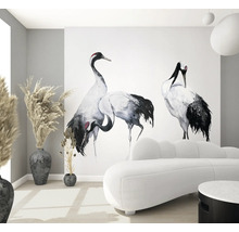 Wohnzimmer mit Kranich Wandtattoo, Sofa und Dekoration