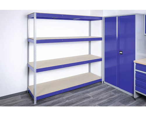 Système d''étagères à quatre niveaux et armoire d''atelier dans la pièce