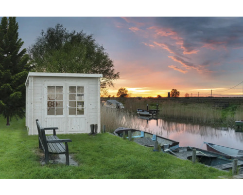 Abri de jardin Palmako Ella 6,9 m² 264 x 340 cm naturel Abri de jardin en bois avec banc et vue sur un lac au coucher du soleil