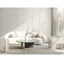 Salon avec canapé, fauteuil et table basse