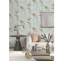 Salon avec papier peint à motifs de fleurs de lotus et de hérons.