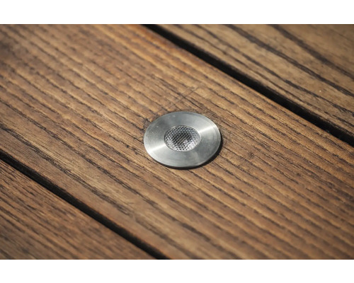 Bodeneinbaustrahler aus Edelstahl in Holzboden