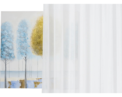 Écharpes décoratives et une peinture avec des arbres