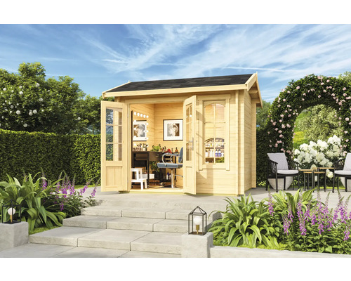 Abri de jardin Outdoor Life Alex Mini avec plancher 290 x 254,1 cm naturel Jardin avec une cabane de jardin en bois aménagée en studio de maquillage, avec éclairage, table et chaise.