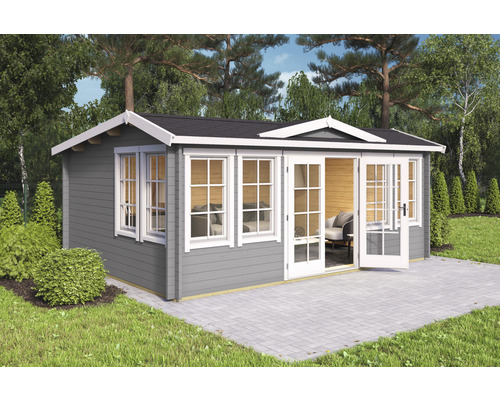 Gartenhaus Outdoor Life Balmoral 44 inkl. Fußboden 570 x 421,3 cm lichtgrau Graues Gartenhaus mit Fenstern und Doppeltür auf einer gepflasterten Fläche