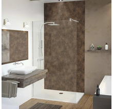 Helles Badezimmer mit Dusche, Waschtisch und Spiegel