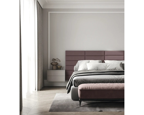 Coussin mural velours vieux rose aspect tissé 60 x 15 cm Chambre avec lit, tête de lit matelassée, table de chevet et tapis