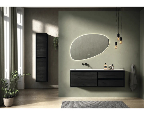 Salle de bain moderne avec meuble sous-lavabo, armoire de toilette, miroir et éclairage.