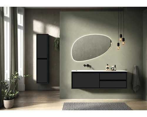 Salle de bains moderne avec meuble sous-vasque, armoire de toilette et miroir éclairé