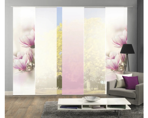Pièce avec rideaux coulissants à motif de magnolia