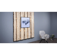 Décoration murale avec panneaux de bois et motif de montagne encadré, décoration dans la pièce.