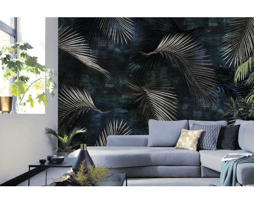 Wohnzimmer mit Fototapete mit Palmenmuster