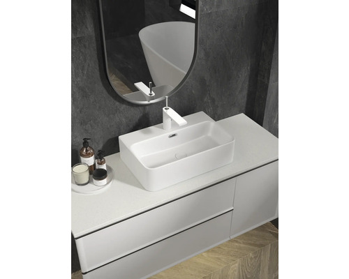 Lavabo de salle de bain avec miroir et meuble sous-lavabo