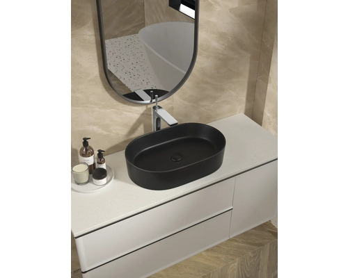 Salle de bains moderne avec vasque à poser, miroir et meuble sous-vasque