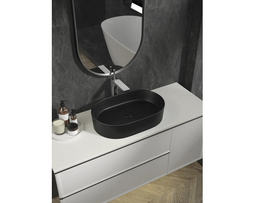 Meuble de salle de bains avec lavabo à poser noir, robinetterie et miroir