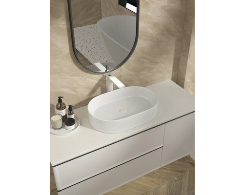 Salle de bains moderne avec lavabo à poser, meuble sous-lavabo et miroir