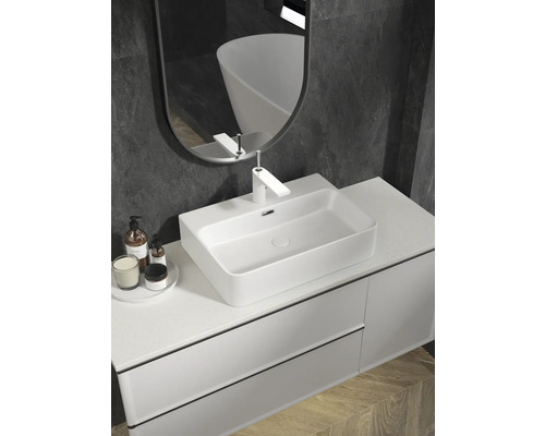 Modernes Badezimmer mit Aufsatzwaschbecken, Spiegel und Unterschrank