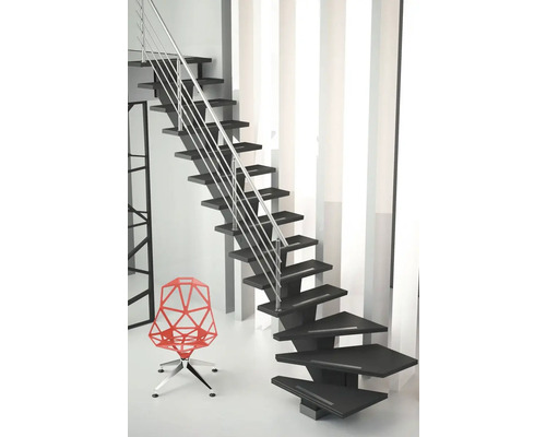 Escalier avec rampe en acier inoxydable et chaise rouge
