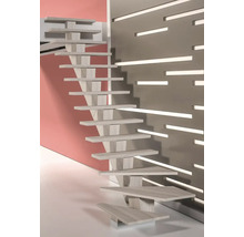 Freitragende Treppe aus Holz mit Metallverstärkung