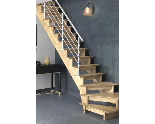 Escalier en bois avec rampe dans un intérieur