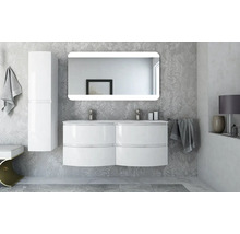 Salle de bains moderne avec meuble-lavabo double, armoire de toilette et armoire haute