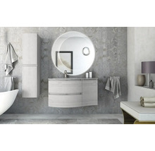 Salle de bains avec meuble sous-lavabo, armoire de toilette et armoire haute