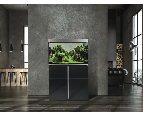 Aquarium avec meuble bas dans une pièce aménagée de manière moderne.
