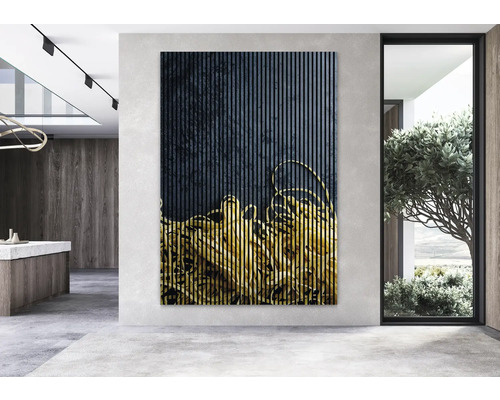 Wandbild mit vertikalen Streifen und abstraktem Muster im modernen Wohnzimmer
