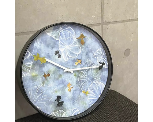 Horloge murale décorative avec motifs de fleurs et de poissons pour les espaces de vie