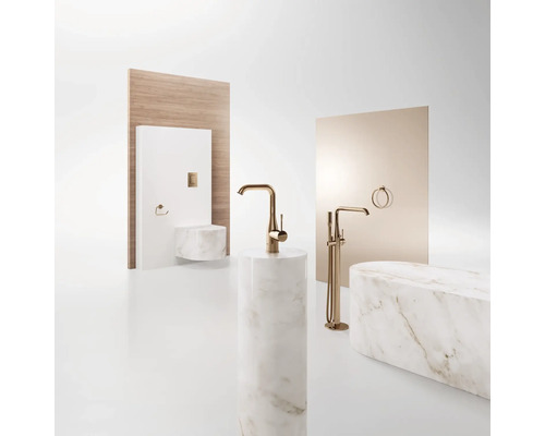 Équipement de salle de bains avec lavabo, robinetterie et accessoires sur socles en marbre