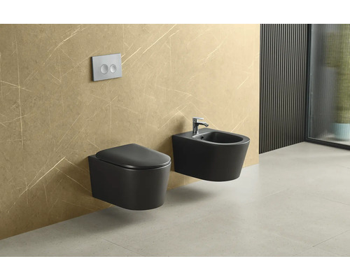 Toilettes suspendues et bidet dans une salle de bains moderne