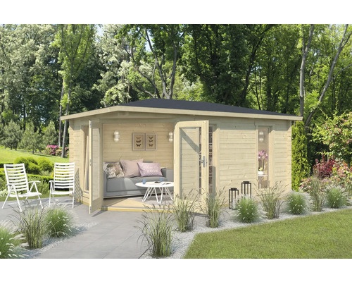 Abri de jardin Outdoor Life Edinburgh 2 avec plancher 490,3 x 322,3 cm naturel Maison de jardin en bois avec terrasse, mobilier de jardin et plantations à l''extérieur.