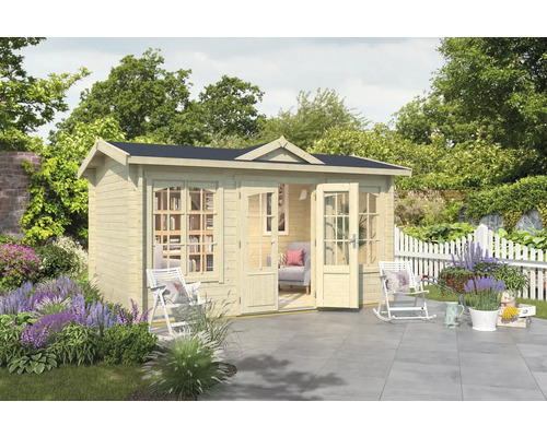 Abri de jardin Outdoor Life Kensington avec plancher 440 x 292,1 cm naturel Jardin avec cabanon en bois, terrasse et mobilier de jardin.