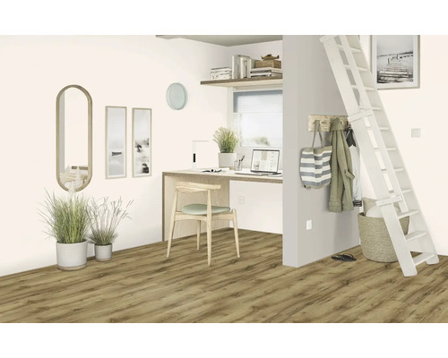 Einrichtungsidee mit Schreibtisch, Leiter, Dekoration und Laminatboden