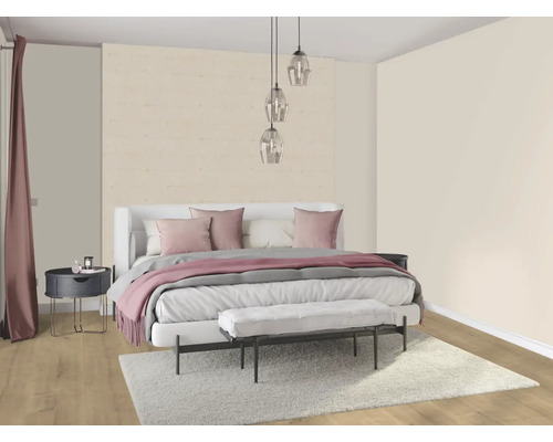 Helles Schlafzimmer mit Doppelbett, Nachttisch, Teppich und Pendelleuchten