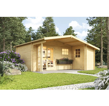 Garten mit Holzgartenhaus mit Doppeltür und Fenster