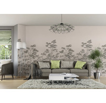 Salon avec canapé, table basse, lampadaire et papier peint à motifs